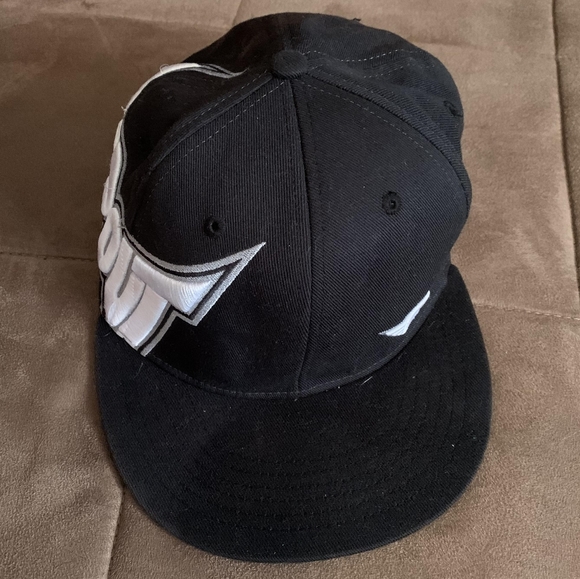 Tapout Flexfit Flat Brim Cap - Picture 2 of 3